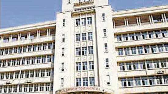 He arrived at the hostel when no one was present, locked himself into a room, and hanged himself with a nylon rope tied to the ceiling fan Mumbai: A 22-year-old third-year MMBS student at the Grant Medical College and Sir JJ Hospital died by suicide on June 8. He was found at the Apna Boys Hostel and was declared dead at Sir JJ Hospital.