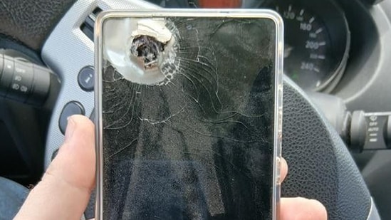 Here’s how a Samsung Galaxy S25 Ultra reportedly stopped shrapnel impact and saved a Ukrainian soldier’s life during the ongoing conflict with Russia. A Samsung Galaxy S25 Ultra reportedly saved a Ukrainian soldier’s life by stopping a piece of shrapnel during the ongoing conflict between Russia and Ukraine. The incident gained attention on social media, where users shared images and accounts of how the phone absorbed the impact, which prevented a serious injury. Let’s take a closer look at how a smartphone turned into a heroic mode.