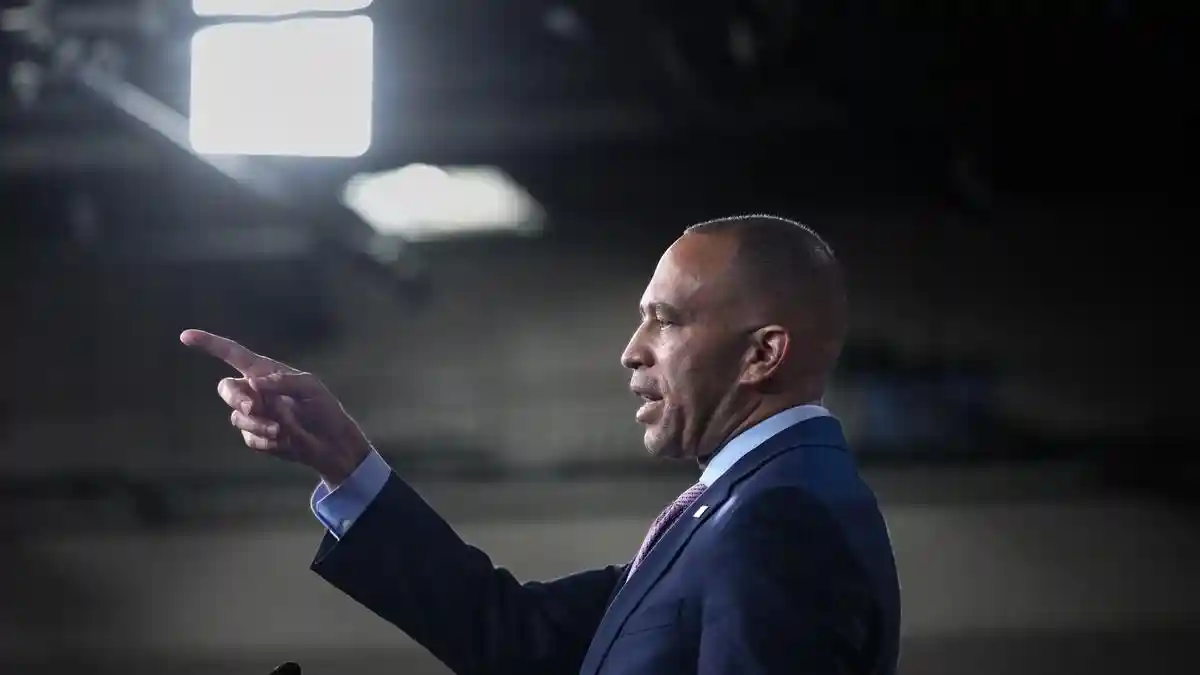House Democratic Leader Hakeem Jeffries said President Donald Trump and the Republican Party are “marching the country” into a government shutdown over their refusal to meet with Democrats and strike a deal to save health care funding from cuts. Mr. Jeffries told the Associated Press in an interview late Friday (September 26, 2025) that he remained hopeful Congress could reach an agreement to prevent a federal funding lapse next week, ahead of the October 1 deadline.