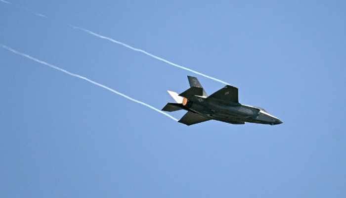 In a shocking incident, a US Navy F-35 fighter jet crashed near Naval Air Station Lemoore in California on Wednesday, as per a Zee News TV report. According to reports, the pilot of the crashed jet successfully ejected and is safe. No one was injured in the incident.