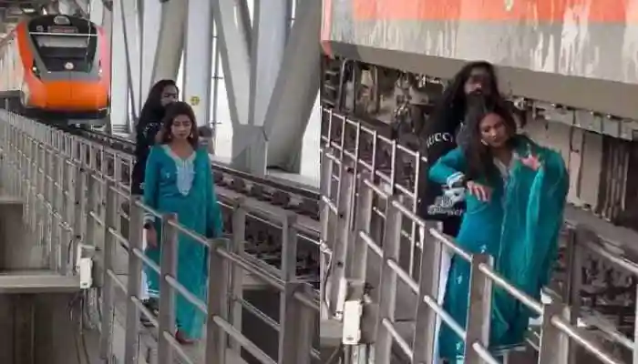 In a shocking stunt, a couple danced dangerously close to a moving train for a viral reel, sparking outrage online. The pursuit of social media fame is pushing some people to take extreme risks, and filming reels on railway tracks has become a dangerous trend among youngsters. Despite several fatal accidents, the craze shows no signs of slowing down, instead it intensifies.In a shocking stunt, a couple danced dangerously close to a moving train for a viral reel, sparking outrage online.The pursuit of social media fame is pushing some people to take extreme risks, and filming reels on railway tracks has become a dangerous trend among youngsters. Despite several fatal accidents, the craze shows no signs of slowing down, instead it intensifies. A recent viral video captures a couple dancing to the Bhojpuri song Fefda Khatam Ge right beside a railway track, seemingly ignoring the dangers around them. The clip shows them standing dangerously close as a Vande Bharat train speeds past, putting their lives at serious risk. While the video may seem entertaining, experts warn that such stunts are highly unsafe and could have deadly consequences.