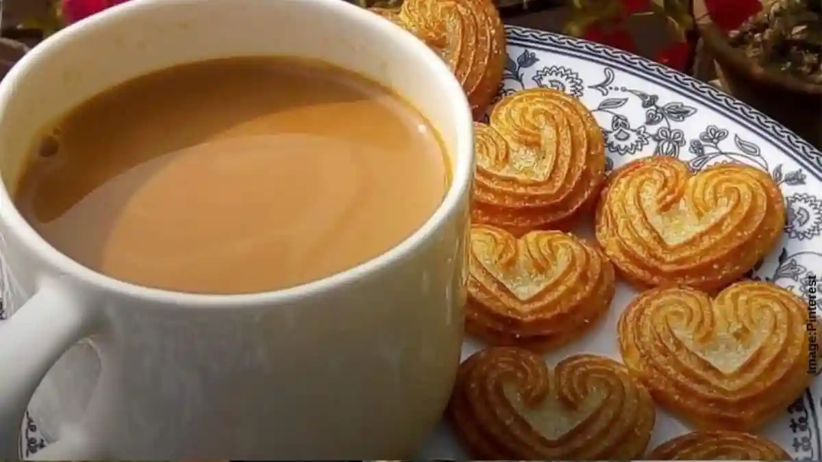 In India, chai is like a daily ritual. People start their day with it, it also takes up space during office space and sometimes is enjoyed with friends and family. There is no doubt that this beverage keeps people going. But recently, a post on Instagram raised eyebrows by pointing out the potential health risks it can cause.