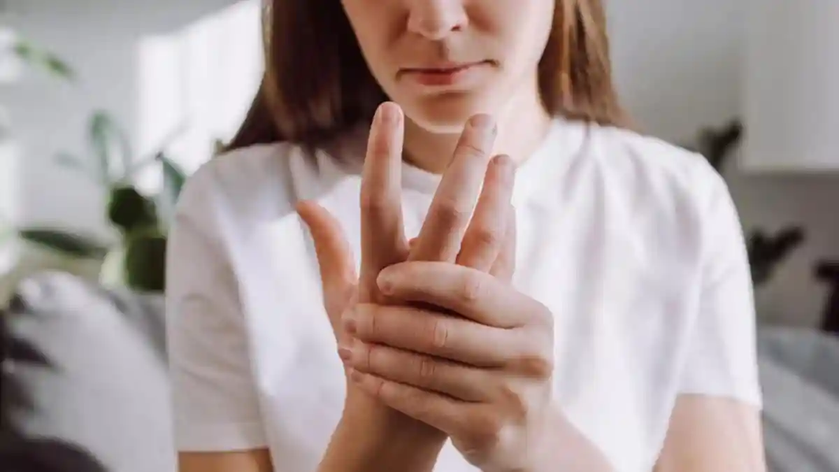 In India, women are disproportionately affected by autoimmune diseases, with nearly 7 out of every 10 patients being female, according to experts at the 40th conference of the Indian Rheumatology Association (IRACON). Autoimmune disorders occur when the body's immune system, which normally protects against infections, mistakenly attacks its own tissues. This can lead to conditions such as rheumatoid arthritis, lupus, thyroiditis, psoriasis, and Sjogren's syndrome, affecting joints, skin, blood vessels, and even vital organs like the heart and lungs.In India, women are disproportionately affected by autoimmune diseases, with nearly 7 out of every 10 patients being female, according to experts at the 40th conference of the Indian Rheumatology Association (IRACON). Autoimmune disorders occur when the body's immune system, which normally protects against infections, mistakenly attacks its own tissues. This can lead to conditions such as rheumatoid arthritis, lupus, thyroiditis, psoriasis, and Sjogren's syndrome, affecting joints, skin, blood vessels, and even vital organs like the heart and lungs.