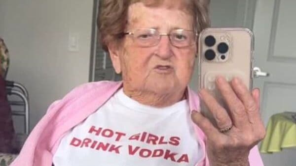 In the fast-paced world where social media trends have left even youngsters puzzled, an extraordinary woman, named Lillian Droniak, is proving that age is no barrier when it comes to popularity. At 95, Droniak does not shy away from sharing videos on platforms like Instagram and TikTok, where she has amassed millions of followers in recent years.