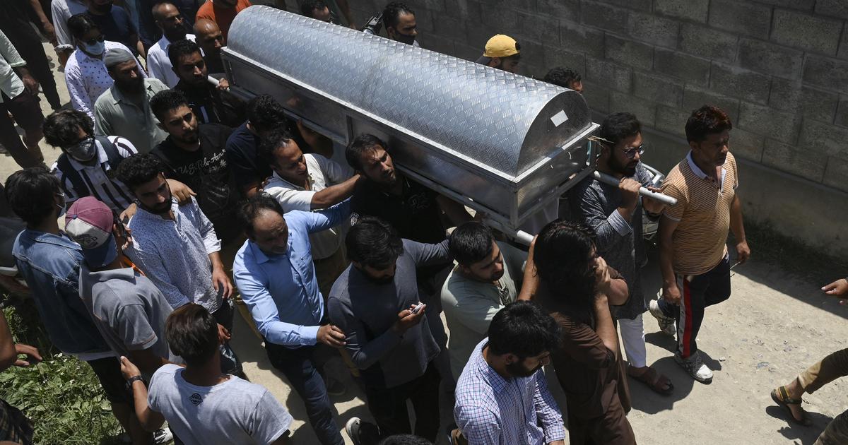 In the last two months, Jammu and Kashmir Lieutenant Governor Manoj Sinha has handed out jobs to several families from Kashmir whose relatives were killed by militants. On August 5, he presided over a large event in Srinagar in which he distributed appointment letters to the next of kin of 158 men and women killed by militants. Some of the deaths took place years ago, at the peak of Kashmir's militancy. This included civilians killed because the militants accused them of being informers, or those working for the police.