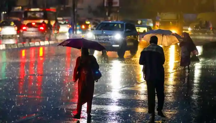 In the visuals from Raj Bhavan Road, the street could be seen reeling under waterlogging while the movement of vehicles continued. The IMD has predicted a similar weather to Monday for Tuesday as well. Heavy rains lashed Telangana's capital city, Hyderabad, on Monday, leading to waterlogging in several areas. Meanwhile, the India Meteorological Department (IMD) had forecasted a generally cloudy sky with moderate to heavy rain or thundershowers at some places with gusty winds towards the evening or night.