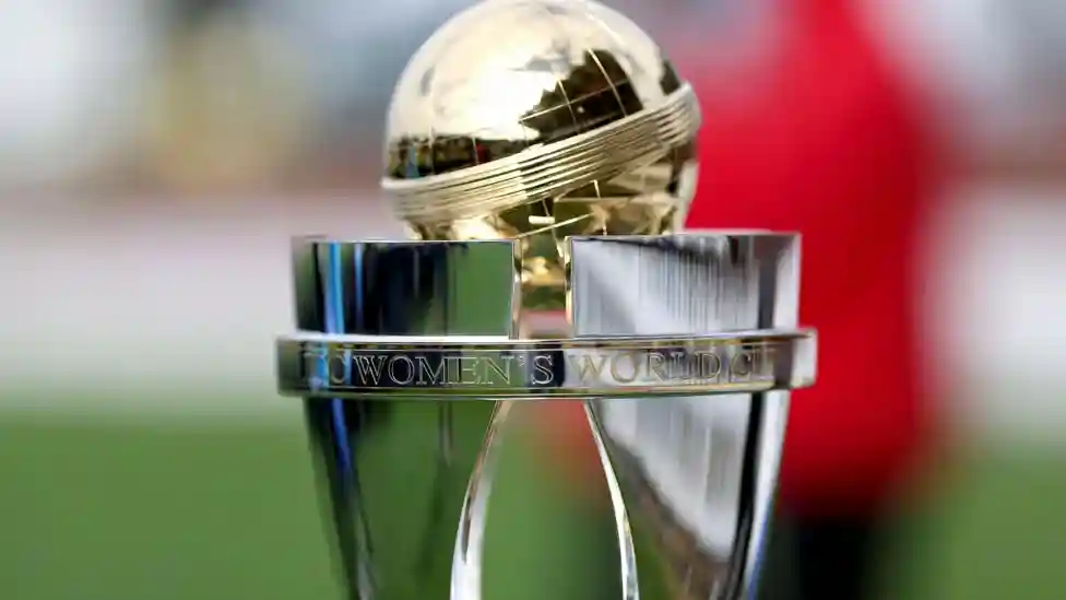 India 269-8 (47 overs): </b>Amanjot 57 (56); Ranaweera 4-46 Sri Lanka 211 (45.4 overs): </b>Athapaththu 43 (47); Sharma 3-54 India staged a brilliant comeback after a middle-order collapse to beat Sri Lanka by 59 runs in a rain-affected opening match of the Women's World Cup in Guwahati. </b>