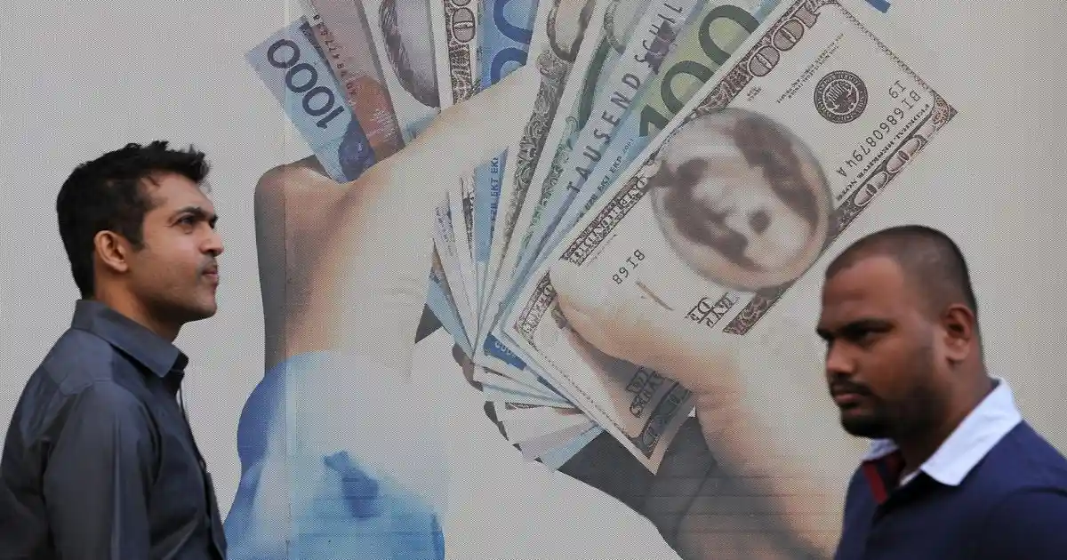 India’s foreign exchange reserves fall by nearly $10 billion to $671 billion