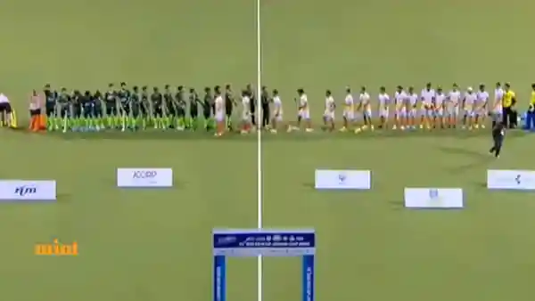 India's junior men's hockey players exchanged smiles and handshakes with their Pakistan counterparts at the Sultan of Johor Cup on October 14. Photos and videos of the U-21 players greeting each other have gone viral. The young men from both sides of the border are seen sharing friendly high-fives.India's junior men's hockey players exchanged smiles and handshakes with their Pakistan counterparts at the Sultan of Johor Cup on October 14. Photos and videos of the U-21 players greeting each other have gone viral. The young men from both sides of the border are seen sharing friendly high-fives.This gesture stands in contrast to the recent “no-handshake” controversy involving the senior men's and women's cricket teams of both India and Pakistan.Ahead of the match, PTI reported that the Pakistan Hockey Federation (PHF) had asked its players to avoid “any emotional tussles or signs during the game”.“The players have been told that if the Indian players don't shake hands before or after the match, just ignore the gesture and move on,