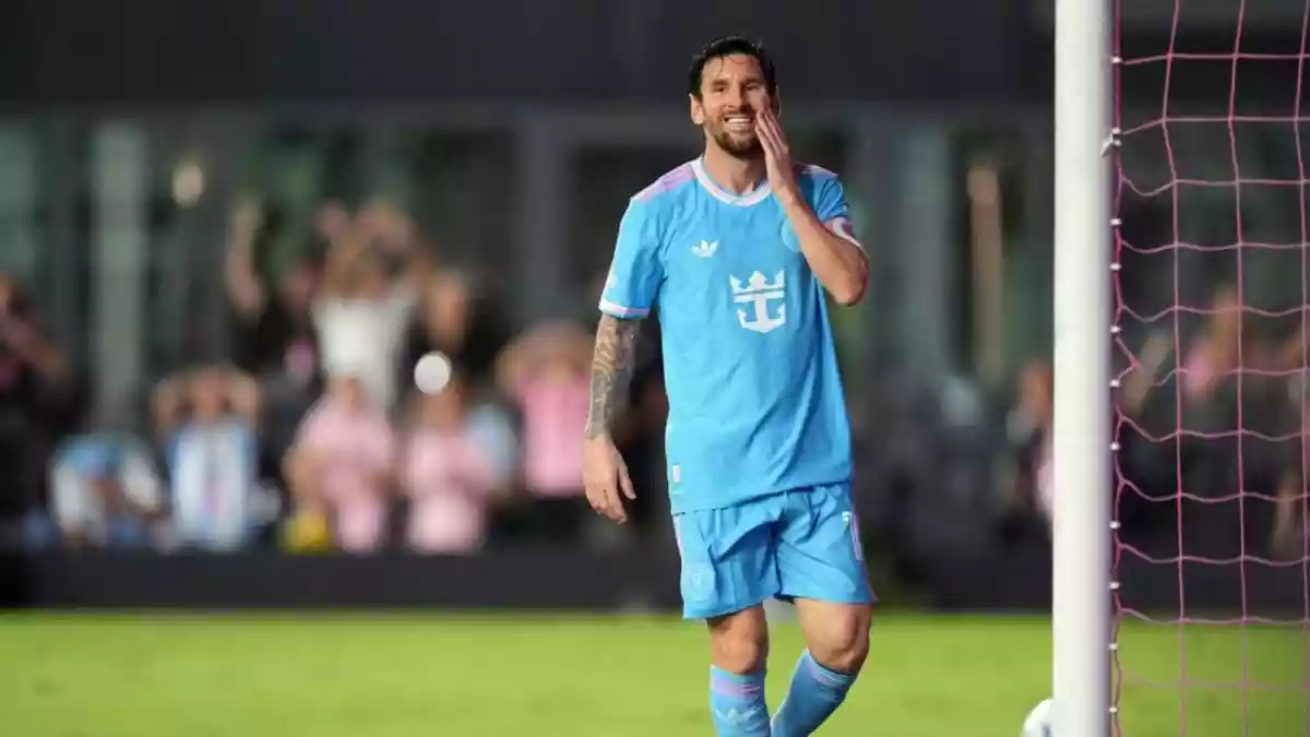 Inter Miami coasted to a 4-1 win over New England Revolution on Sunday in the MLS encounter between the sides at the Chase Stadium in Florida. Tadeo Allende and Jordi Alba netted a brace each while Dor Turgeman bagged a consolation for NER. But, it was Lionel Mesii who stole the show with three assists in the game.Inter Miami coasted to a 4-1 win over New England Revolution on Sunday in the MLS encounter between the sides at the Chase Stadium in Florida.Tadeo Allende and Jordi Alba netted a brace each while Dor Turgeman bagged a consolation for NER. But, it was Lionel Mesii who stole the show with three assists in the game.With his latest showing, Messi became just the second player in the league's history to reach 40 combined goals involvements in a regular-season campaign. Only Carlos Vela has managed the feat with his record of 49.<strong>ALSO READ| Premier League: Chelsea Clinch Liverpool Thriller As Arsenal Open Up Lead At Table Top</strong>Messi now has 24 goals and 17 assists in the league with two games left to play in the regular season of the American top-flight competition.