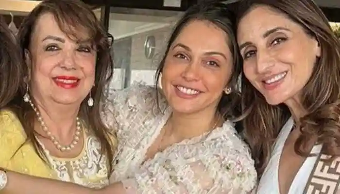 Isha Koppikar Remembers Late Zarine Khan