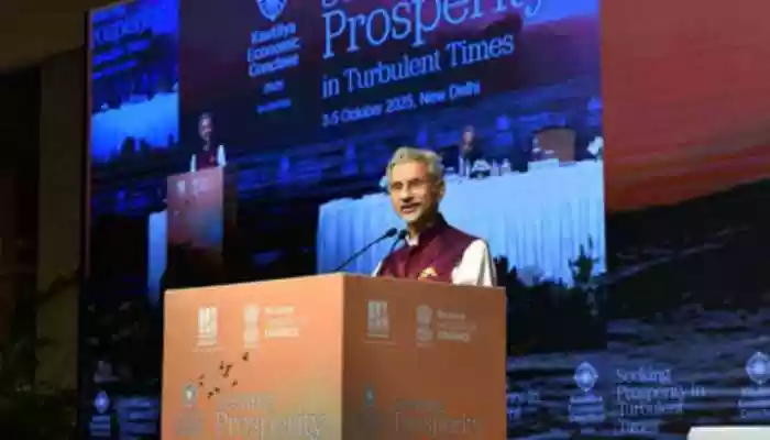 Jaishankar explained that the ongoing trade tensions largely stem from the inability of both sides to reach a common ground on several issues. <strong>New Delhi</strong>: External Affairs Minister S. Jaishankar on Sunday said that India and the United States are actively working to resolve the ongoing tariff issues through dialogue, expressing confidence that these challenges will not affect the broader trade relationship between the two nations.Jaishankar explained that the ongoing trade tensions largely stem from the inability of both sides to reach a common ground on several issues.<strong>New Delhi</strong>: External Affairs Minister S. Jaishankar on Sunday said that India and the United States are actively working to resolve the ongoing tariff issues through dialogue, expressing confidence that these challenges will not affect the broader trade relationship between the two nations. Speaking at the Kautilya Economic Conclave (KEC 2025), he said a large part of India's trade with the US remains “business as usual” despite the current differences.