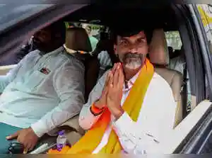 Jarange Patil accuses Maha minister Munde of plotting to kill him