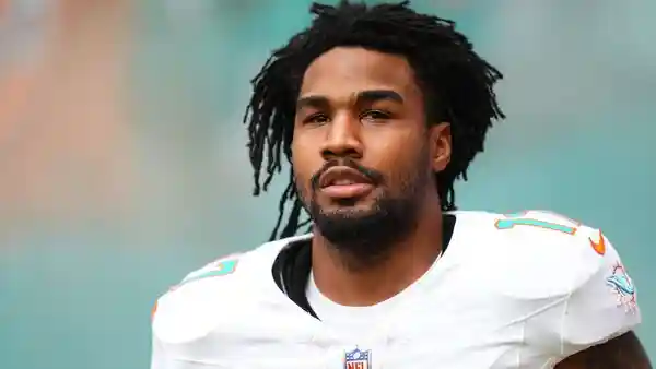 Jaylen Waddle rib injury