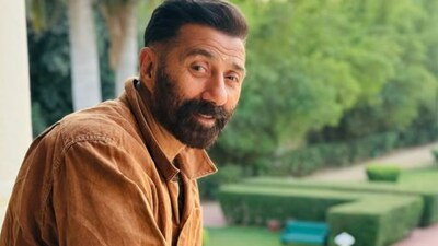 Junaid Khan and Khushi Kapoor faced heavy trolling when their film Loveyapa hit theatres. While some industry figures came to their support, the criticism remained harsh. Even Sunny Deol, who praised Junaid and Khushi for their performances after watching the film and its teaser, reportedly faced backlash for his comments. In a recent interview, Sunny opened up about feeling awful for the Loveyapa actors and shared his advice on handling online trolls.