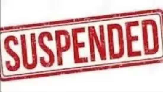 Khanna City SHO, Inspector Vinod Kumar, was placed under suspension after a controversial raid at a wholesale grocery store in Khanna on Saturday. The raid, conducted in collaboration with a team claiming to be from a copyright firm, led to a heated confrontation between the police and the shop owner, triggering widespread outrage among the local business community. When Karun Arora, officer on special duty (OSD) to cabinet minister Tarunpreet Singh Sond, turned up, police officials allegedly indulged in a spat with him as well.