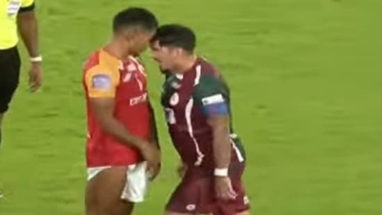 Kolkata came to a standstill on Sunday as East Bengal took on Mohun Bagan in the Durand Cup quarterfinals at the Salt Lake Stadium. It was a fiery clash, with East Bengal ultimately emerging victorious in a 2-1 win. The match lived up to its billing as fans saw full-bloodied challenges, refereeing controversies and end-to-end action.