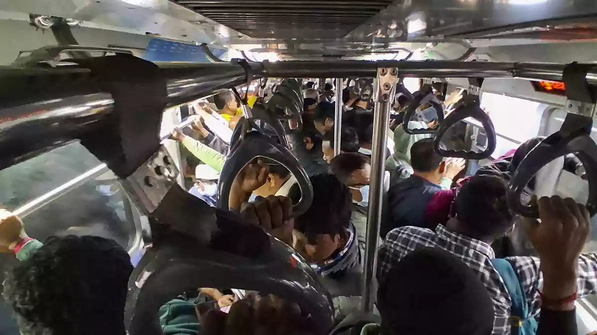 Kolkata Metro’s Blue Line services disrupted for about 43 minutes after girl jumps on tracks