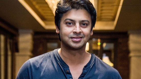 Kollywood-Tollywood actor Srikanth was reportedly brought in for questioning by the police after an individual named him in a drugs case. Tamil and Telugu actor Srikanth, aka Sriram, finds himself embroiled in a drugs case and has been brought in for questioning by the police. A report by Asianet News claims that a former AIADMK member arrested in a bar brawl and a drugs case has named the actor.