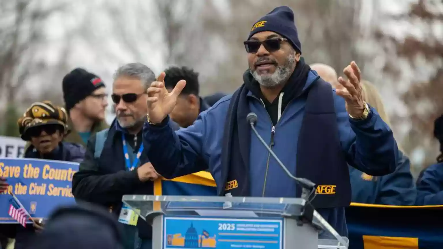 Largest federal employee union demands Congress end shutdown