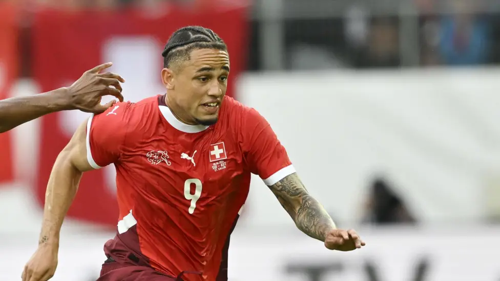 Leeds United have signed AC Milan striker Noah Okafor for £18m to take spending by Premier League clubs this summer to a record £2.37bn.</b> The Switzerland striker has joined the Premier League club on a four-year deal. The 25-year-old becomes Leeds' ninth summer signing since winning the Championship to secure their return to the top flight.