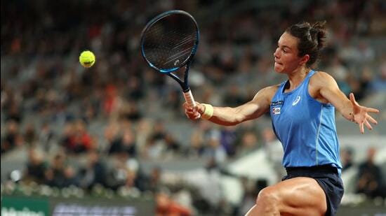 Lois Boisson stuns at Roland Garros 2025, becoming the first French player in a semi-final since 2016, sparking debate on French tennis training and pressure. The Philippe Chatrier, a steely colosseum of right angles outside is anything but steely inside. Fifteen thousand people are losing their minds. Roland Garros 2025’s last surviving French player — a wild card ranked world no. 361 about whom there is still no information on her player page (neither place of birth, height, weight, playing style or name of coach) had just knocked out her second-successive seeded player. If it was no. 3 Jessica Pegula on Monday, Wednesday was reserved for no.6 Mirra Andreeva, a rising star of women’s tennis, who melted in the Chatrier’s heat and noise.