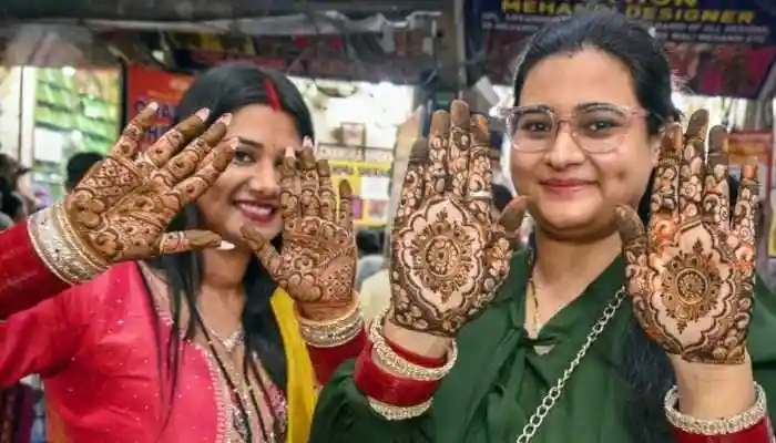 Major markets in the national capital such as Chandni Chowk, Sadar Bazar, Sarojini Nagar, Lajpat Nagar, Karol Bagh, Rajouri Garden, Kamla Nagar, Shalimar Bagh, Pitampura, Paschim Vihar, Rohini, Connaught Place, Khan Market, South Extension, Laxmi Nagar, and Preet Vihar witnessed the festive rush as shoppers crowded markets to make their purchases.Major markets in the national capital such as Chandni Chowk, Sadar Bazar, Sarojini Nagar, Lajpat Nagar, Karol Bagh, Rajouri Garden, Kamla Nagar, Shalimar Bagh, Pitampura, Paschim Vihar, Rohini, Connaught Place, Khan Market, South Extension, Laxmi Nagar, and Preet Vihar witnessed the festive rush as shoppers crowded markets to make their purchases.<strong>New Delhi: </strong>The festival of Karva Chauth is estimated to have generated business to the tune of Rs 28,000 crore nationwide -- up from the corresponding figure of Rs 22,000 crore last year -- as sales surged on the back of GST rate cuts that have turned goods and services cheaper for consumers, according to the trade body Confederation of All India Traders (CAIT) on Friday.