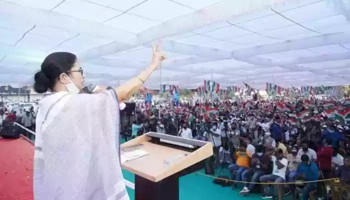Mamata Banerjee Urges Women To Use Kitchen Tools To Fight SIR Name Deletion