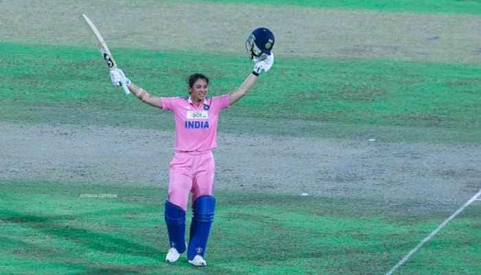 Mandhana's breathtaking 125 off 63 balls kept India in the hunt for a mammoth 413. India's star batter Smriti Mandhana lauded the spirit and character of the Indian women's cricket team after their valiant chase against Australia in the third ODI.<br> Mandhana's breathtaking 125 off 63 balls kept India in the hunt for a mammoth 413, but the hosts eventually fell short by 43 runs as Australia clinched the series 2-1 in Delhi.<br> In a video post by the Board of Control for Cricket in India (BCCI) on X, Mandhana revealed what was discussed during the innings break.