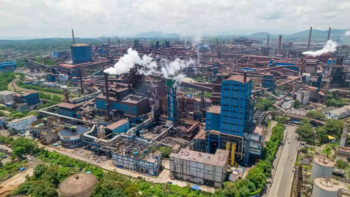 Manufacturing PMI slows to 54