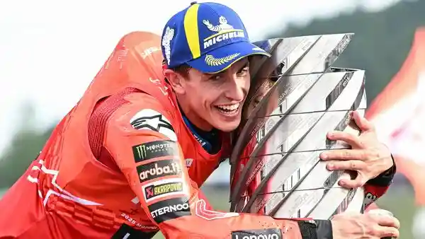 Marc Marquez sealed his 7th MotoGP world title at the Japanese Grand Prix, his 1st since 2019. The Ducati rider secured the crown with 5 races left, taking an unbeatable lead. Marc Marquez only needed to finish ahead of his brother, Alex Marquez of Gresini Racing, by 3 points. Marc managed this by finishing 2nd behind teammate Francesco Bagnaia. Alex came 6th. Honda's Joan Mir took 3rd place.