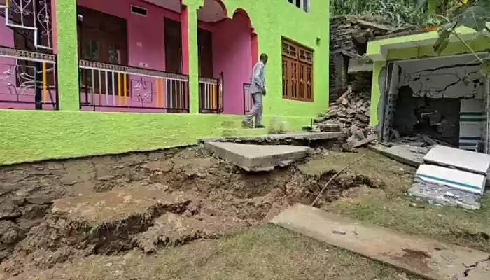 Massive Fire Destroys Several Houses In Srinagar’s Habba Kadal Area