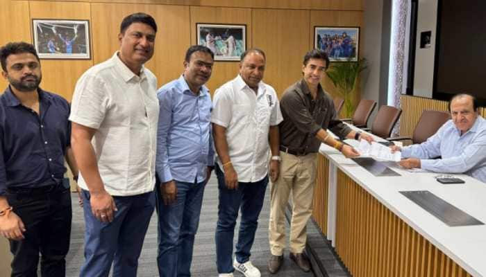 Mithun Manhas has filed his nomination for the BCCI president's role at the board's headquarters in Mumbai. BCCI vice-president Rajeev Shukla on Sunday announced a new panel of candidates for the Board's top posts, confirming that former cricketer Mithun Manhas has filed his nomination for the president's role at the headquarters here.<br> <br> Along with Manhas, former Test cricketer Raghuram Bhatt filed for the position of treasurer. The other members who put in their nomination are Prabhtej Bhatia (joint secretary), Arun Singh Dhumal (IPL Governing Council chairman) and Jaydev Shah (apex council member).