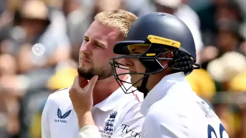 More Ashes controversy as Smith given out on review