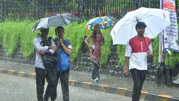 Mumbai residents woke up to heavy rains on Manday morning. As torrential rains continue to lash metropolis and sub-urban areas, train and flight services were disrupted. Several airlines a issued travel advisory for passengers while Western Railway provided a train status update.
