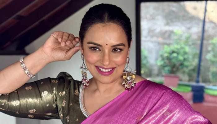 New Delhi: A case has been filed against Malayalam actress Shwetha Menon for allegedly earning money through films and advertisements containing vulgar or obscene content. According to media reports, the case was registered following an order by the Ernakulam CJM Court and has been filed under Section 67(A) of the IT Act.