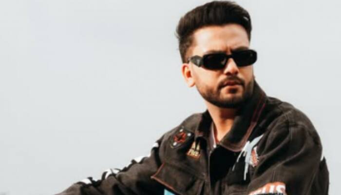 New Delhi: In a shocking incident early Sunday morning, unidentified gunmen opened fire at the Gurugram residence of popular YouTuber and Bigg Boss OTT winner Elvish Yadav. Hours after the firing, CCTV footage from the site has surfaced online, shedding light on the terrifying moments of the attack.