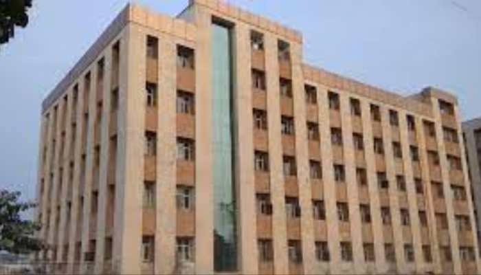 New Delhi: Resident doctors at the All India Institute of Medical Sciences (AIIMS), Patna, have launched an indefinite strike, accusing JD(U) MLA from Sheohar, Chetan Anand, his wife Dr Ayushi Singh, and their armed guards of forcibly entering hospital premises, assaulting security personnel, and threatening resident doctors.