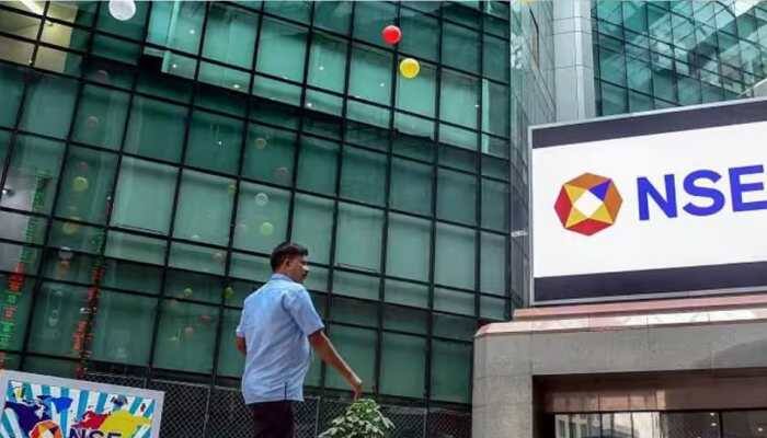 New Delhi: The Indian stock market ended Friday with significant losses, as global trade tensions and a disappointing start to the quarterly earnings season rattled investor confidence. Both the Sensex and Nifty 50 fell for the third straight session, reflecting growing caution among market participants.