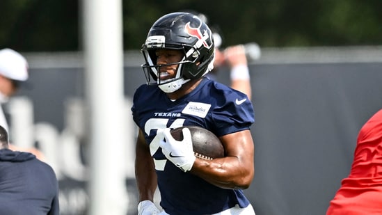 Nick Chubb signs a one-year, $2.5M deal with the Houston Texans, transforming the team's depth chart with a potential worth of $5M. The Houston Texans’ depth chart has undergone a significant transformation now that Cleveland Browns running back Nick Chubb has signed a one-year deal with the team as reported by NFL Network’s Ian Rapoport on Tuesday (June 10). “The former #Browns Pro Bowler agreed to terms over the weekend and is getting a 1-year, $2.5M deal that can be worth up to $5M,” Rapoport’s social media post read.