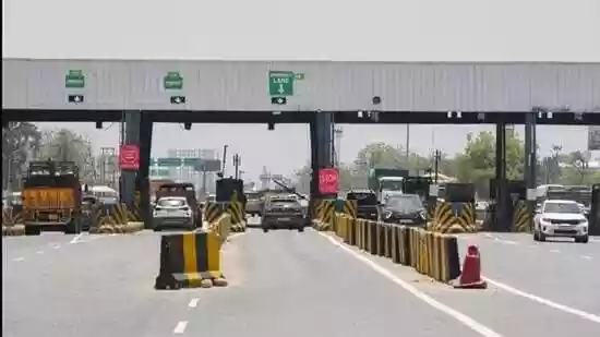 Nitin Gadkari inaugurates barrier-free Mundka-Bakkarwala toll plaza in Delhi