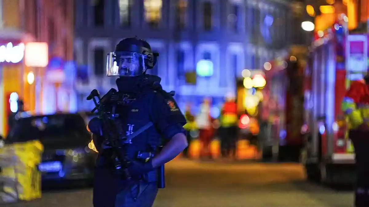 Norwegian police said on Tuesday (September 23, 2025) they were investigating a blast on a street in central Oslo and later conducted a controlled detonation of a second explosive device found on the site, adding that a suspect had been apprehended for questioning.