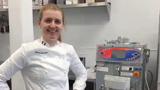 On October 7, food reviewing influencer Aurora Griffo posted a not-very-flattering review of JL Patisserie, an upscale French bakery in Scottsdale, Arizona. Aurora criticised the bakery's pistachio filling as “super fake”, said the coffee was “super sour and acidic”, had a problem with the $5 price for the canelé, and called out the “paper thin” crust of the quiche.On October 7, food reviewing influencer Aurora Griffo posted a not-very-flattering review of JL Patisserie, an upscale French bakery in Scottsdale, Arizona.Aurora criticised the bakery's pistachio filling as “super fake”, said the coffee was “super sour and acidic”, had a problem with the $5 price for the canelé, and called out the “paper thin” crust of the quiche.Her review might have been swept under the rug like so many others of its kind, grabbing a few thousand views from Scottsdale residents at most — it certainly would not have made international news — had the bakery not hit back in its own video.