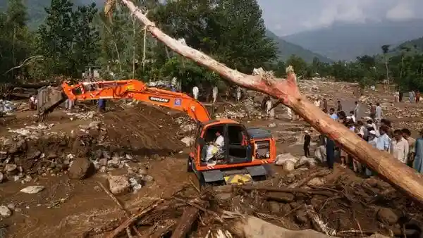 Pakistan Flash Floods: More than 300 people were killed in flash floods and landslides caused by torrential rains in Khyaber Pakhtunkhwa (KPK) province in northwest Pakistan over the past 24 hours. Cloud bursts, flash floods, lightning strikes and building collapses caused fatalities in the hills and mountains of the province.