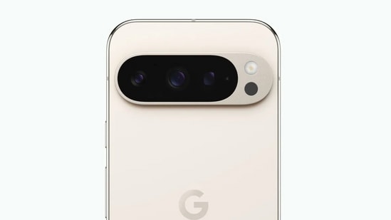 Pixel users are facing major problems with unresponsive navigation buttons and gestures after the Android 16 update. Google started to roll out the stable version of Android 16 last week to Pixel phones. However, some early Android 16 users are reporting problems with navigation and gesture controls, hampering day-to-day user activities. Reportedly, several Pixel users are taking to social media, highlighting that the navigation buttons are unresponsive or simply not functioning, and gestures are not responding after downloading the Android 16 update. This showcases major Android 16 bugs, demanding an immediate fix to the user experience. However, it should be noted that not all Pixel owners are experiencing similar issues, and it is only reported in some models. Know if you should update your Pixel to the latest Android version instead of waiting for a fix.