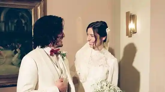 Popular YouTuber Markiplier has married his longtime girlfriend, Amy Nelson. He shared an Instagram post announcing this major life update and two dreamy pictures showing him with his wife. The news has created a frenzy among his fans, with many flocking to social media platforms to share their reactions to the event.Popular YouTuber Markiplier has married his longtime girlfriend, Amy Nelson. He shared an Instagram post announcing this major life update and two dreamy pictures showing him with his wife. The news has created a frenzy among his fans, with many flocking to social media platforms to share their reactions to the event.“10 years and counting. Going to go for the world record or die trying,” he wrote as he posted the pictures. He added that he officially tied the knot a couple of weeks earlier on September 20.The first image shows the couple, both dressed in white, enjoying their wedding cake. The second picture captures them looking at each other with huge smiles on their faces.