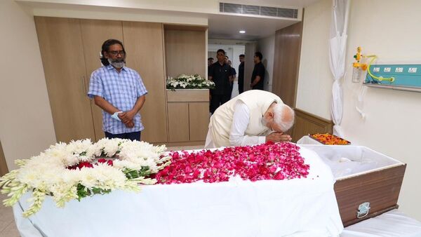 Prime Minister Narendra Modi on Monday visited Sir Ganga Ram Hospital to pay homage to Shibu Soren, who passed away at the age of 81 after a prolonged illness. PM Modi took to X and wrote, “Went to Sir Ganga Ram Hospital to pay homage to Shri Shibu Soren Ji. Also met his family. My thoughts are with Hemant Ji, Kalpana Ji and the admirers of Shri Shibu Soren Ji.”