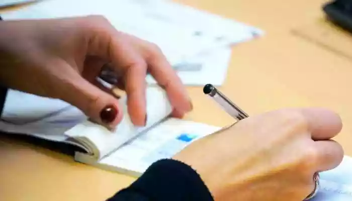 Private banks like HDFC Bank and ICICI Bank will begin same-day cheque clearance from October 4, following the RBI's new settlement framework. The move aims to make payments faster, smoother, and more secure for customers across the country. <strong>New Delhi: </strong>The Reserve Bank of India (RBI) is set to transform the country's cheque clearing system with a major overhaul. From October 4, 2025, the existing batch-processing system which takes up to two working days will be replaced by a continuous clearing and settlement on realization framework. This marks Phase 2 of the RBI's nationwide two-phase revamp, aimed at making cheque processing faster and more efficient.