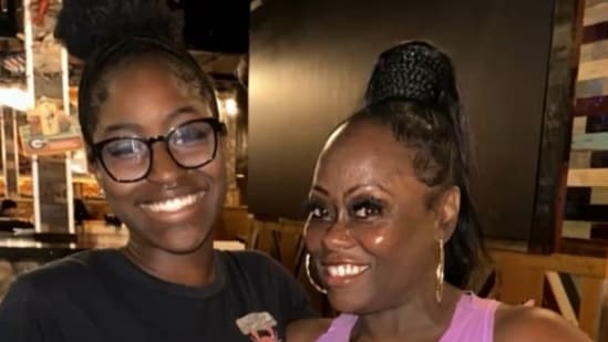 R&B star Tamika Scott, a member of the legendary group Xscape, surprised a waitress in Buford, Georgia, with a $700 tip after she and her daughter were initially ignored by staff at a local restaurant. Scott recounted the experience in an Instagram video posted on Saturday, August 16, saying she and her daughter, who goes by Young Niyah, arrived at The Juicy Crab about 30 minutes before closing. Despite several employees being on duty, no one came to seat them.