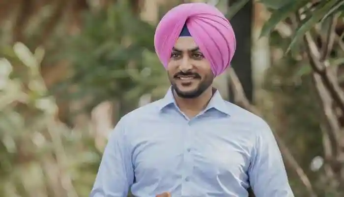 Rajvir Jawanda Death: According to doctors, Jawanda's neurological condition remained critical, with minimal brain activity and no significant improvement despite intensive medical care. Mumbai: Popular Punjabi actress Neeru Bajwa has mourned the loss of acclaimed singer Rajvir Jawanda, who passed away aged 35 on Wednesday. <br> <br> Known for his soulful voice, Jawanda passed away on Wednesday after battling for life in a private hospital near here for the past 11 days following a major road accident in Himachal Pradesh. He is survived by wife and two children.Rajvir Jawanda Death: According to doctors, Jawanda's neurological condition remained critical, with minimal brain activity and no significant improvement despite intensive medical care.Mumbai: Popular Punjabi actress Neeru Bajwa has mourned the loss of acclaimed singer Rajvir Jawanda, who passed away aged 35 on Wednesday. <br> <br> Known for his soulful voice, Jawanda passed away on Wednesday after battling for life in a private hospital near here for the past 11 days following a major road accident in Himachal Pradesh. He is survived by wife and two children.